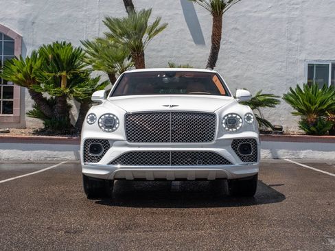 Used 2022 Bentley Bentayga AWD/4WD image 34