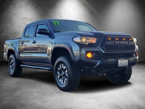 Used 2017 Toyota Tacoma SR5 image 2