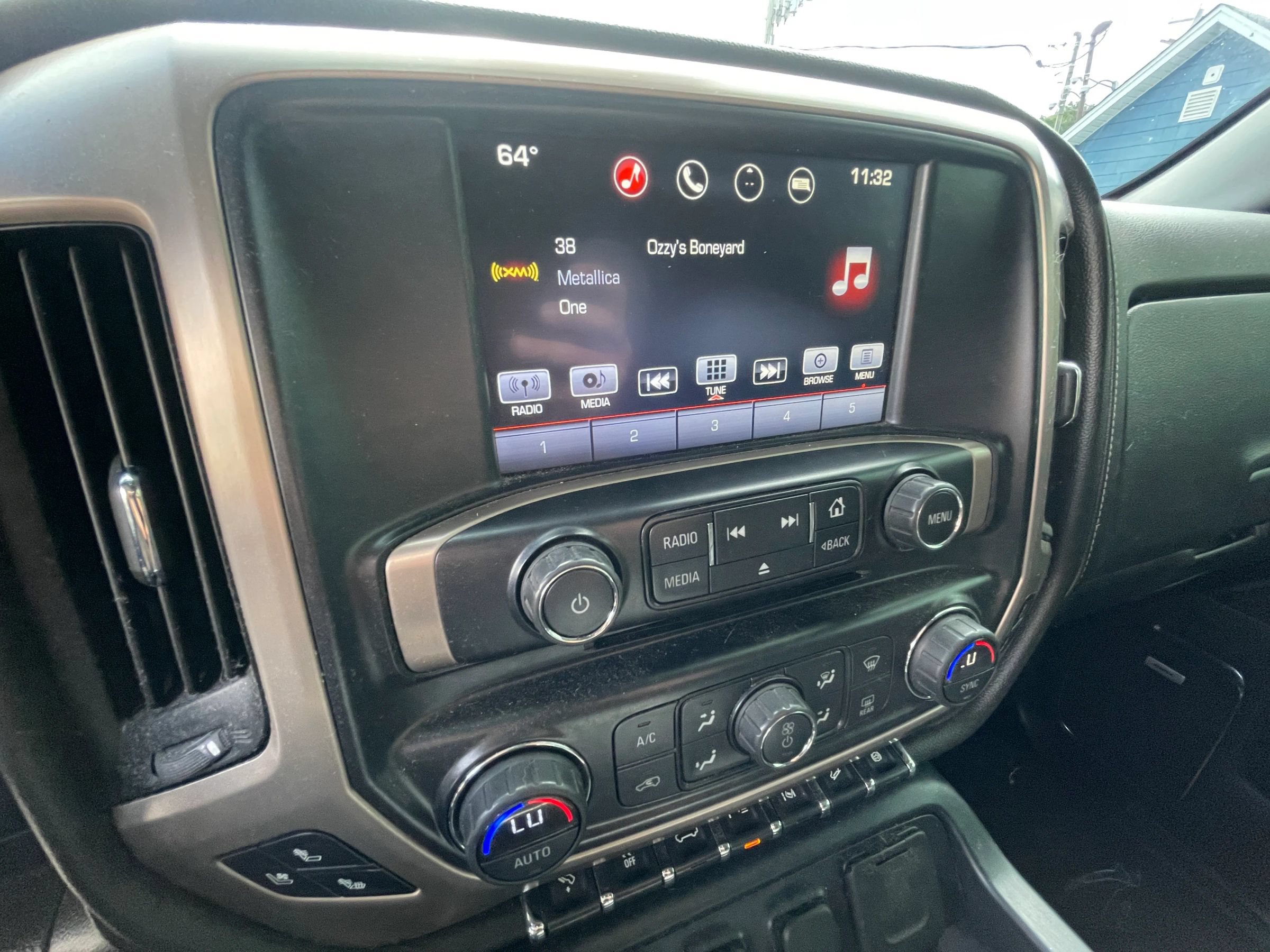 Used 2016 GMC Sierra 2500 Denali w/ Duramax Plus Package AWD/4WD image 12