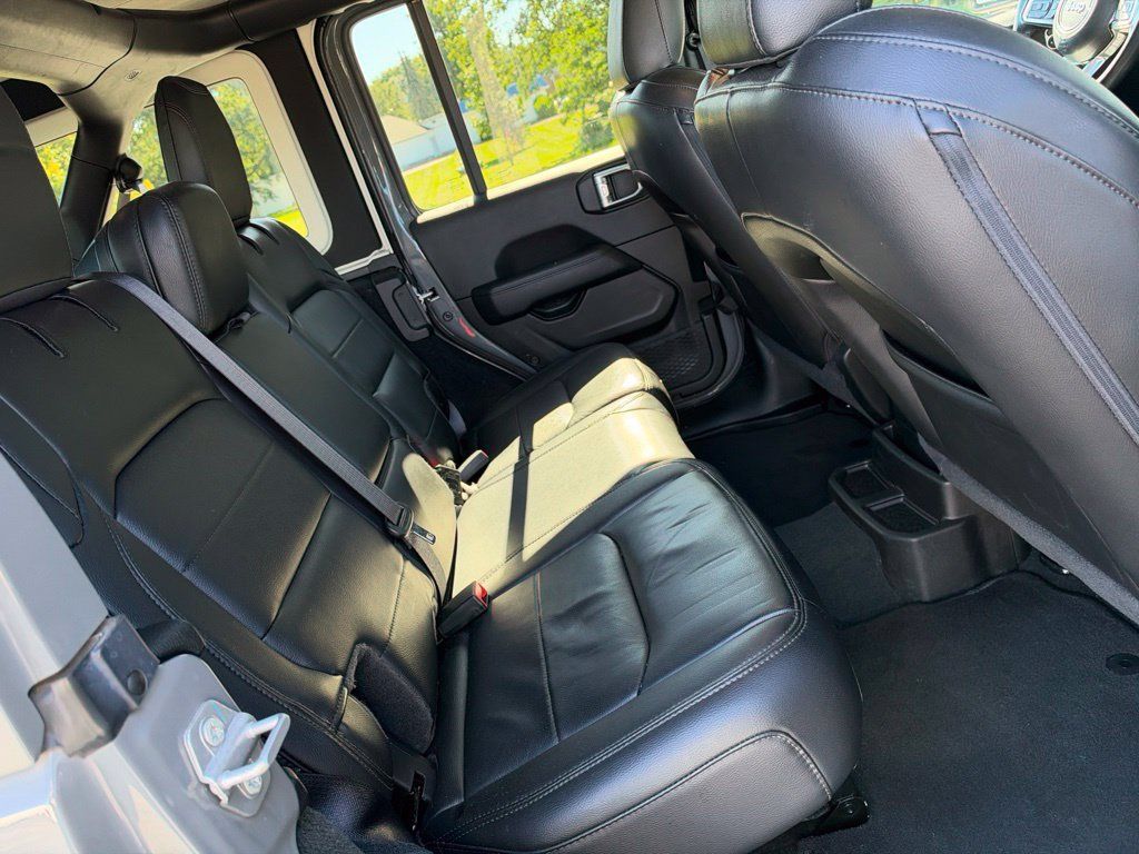 Used 2022 Jeep Wrangler Unlimited Sahara AWD/4WD image 14