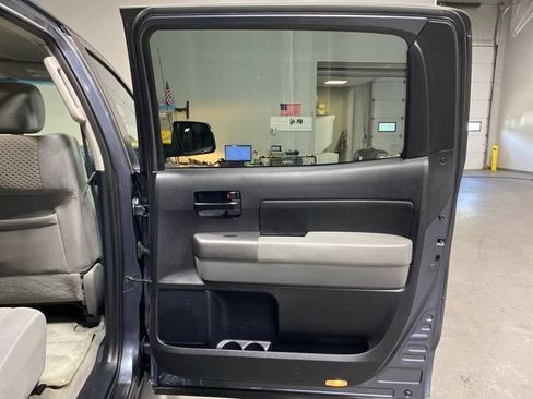 Used 2010 Toyota Tundra 4x4 CrewMax image 25