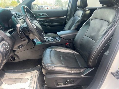 Used 2017 Ford Explorer Limited w/ Equipment Group 301A FWD image 24