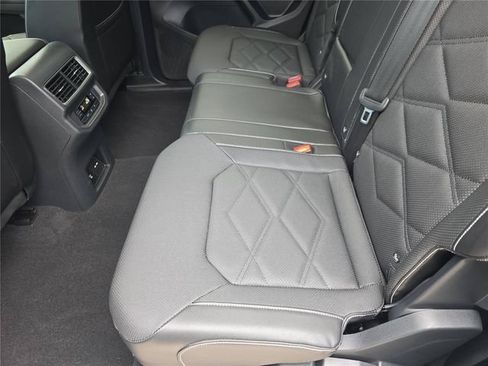 Used 2024 Volkswagen Atlas SE FWD image 14