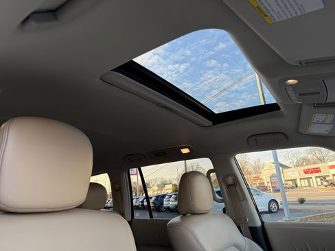 Used 2024 Nissan Armada SL w/ Captain's Chairs Package image 27