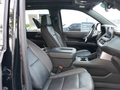 Used 2024 Chevrolet Tahoe Z71 w/ Luxury Package AWD/4WD image 11