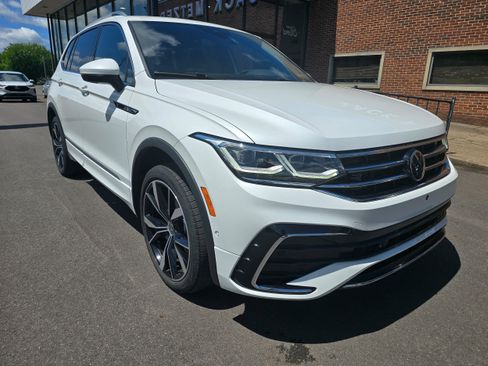Used 2024 Volkswagen Tiguan SEL R-Line AWD/4WD image 1