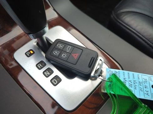 Used 2010 Volvo V70 image 28