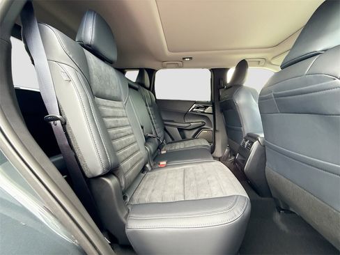 New 2025 Mitsubishi Outlander SE image 30