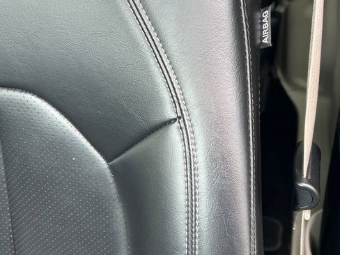 Used 2023 Chrysler Pacifica Touring-L FWD image 14
