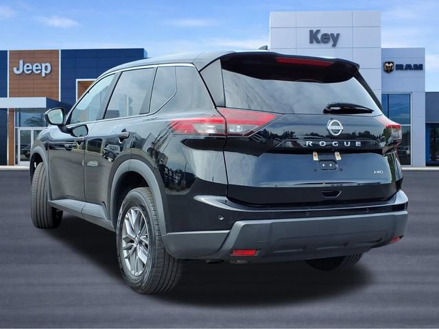 Used 2024 Nissan Rogue S AWD/4WD image 3