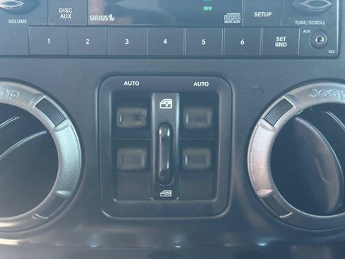 Used 2018 Jeep Wrangler Unlimited Sport S AWD/4WD image 23