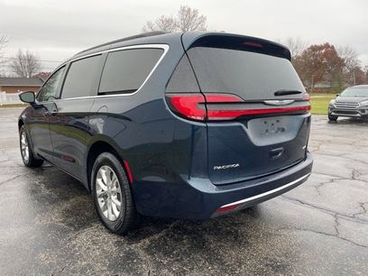 Used 2022 Chrysler Pacifica Touring-L