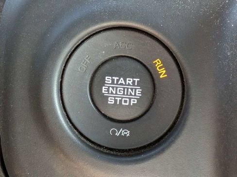Used 2020 Jeep Wrangler Sport AWD/4WD image 32