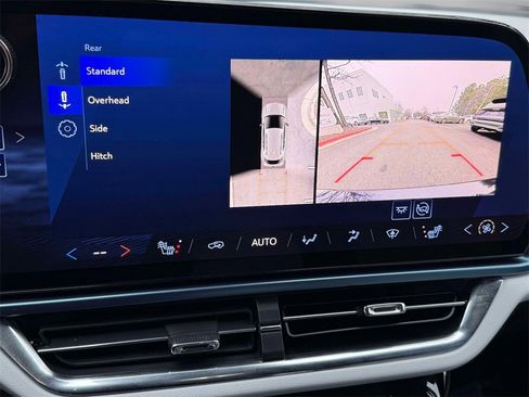 Used 2025 Chevrolet Equinox EV LT image 7