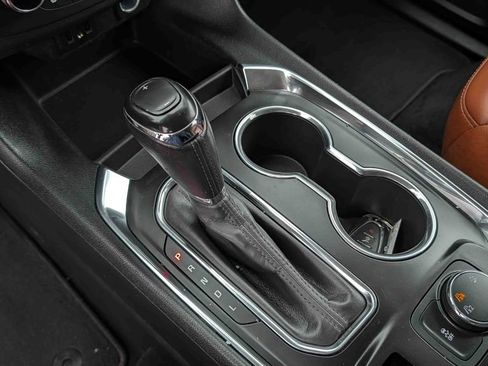 Used 2020 Chevrolet Traverse LT image 26