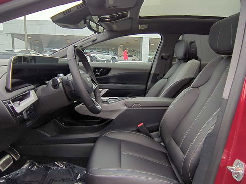 New 2025 Cadillac Optiq Luxury 1 image 23