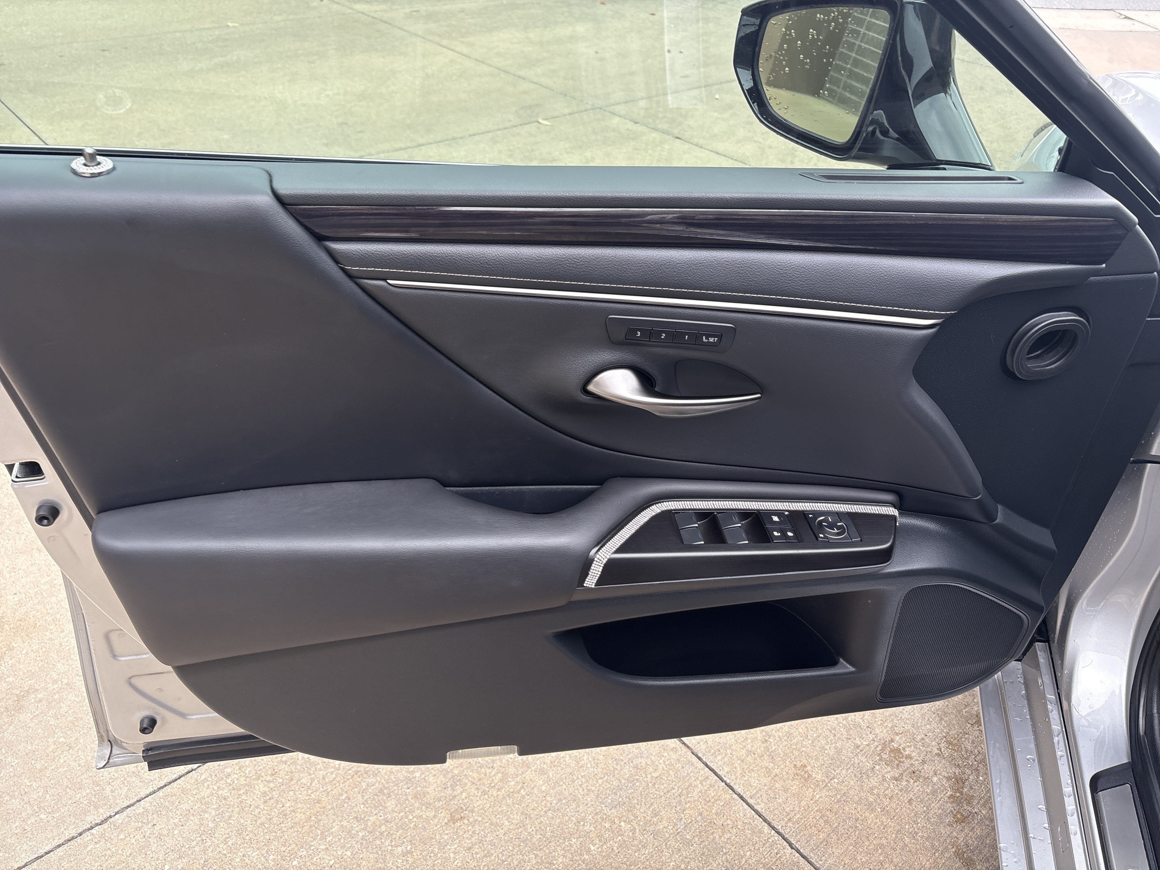 Used 2019 Lexus ES 300h w/ Premium Package FWD image 14