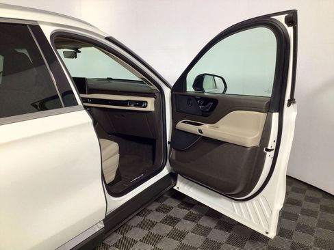 Used 2023 Lincoln Aviator Reserve w/ Equipment Group 201A image 33