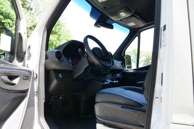 Used 2025 Mercedes-Benz Sprinter 2500 image 14