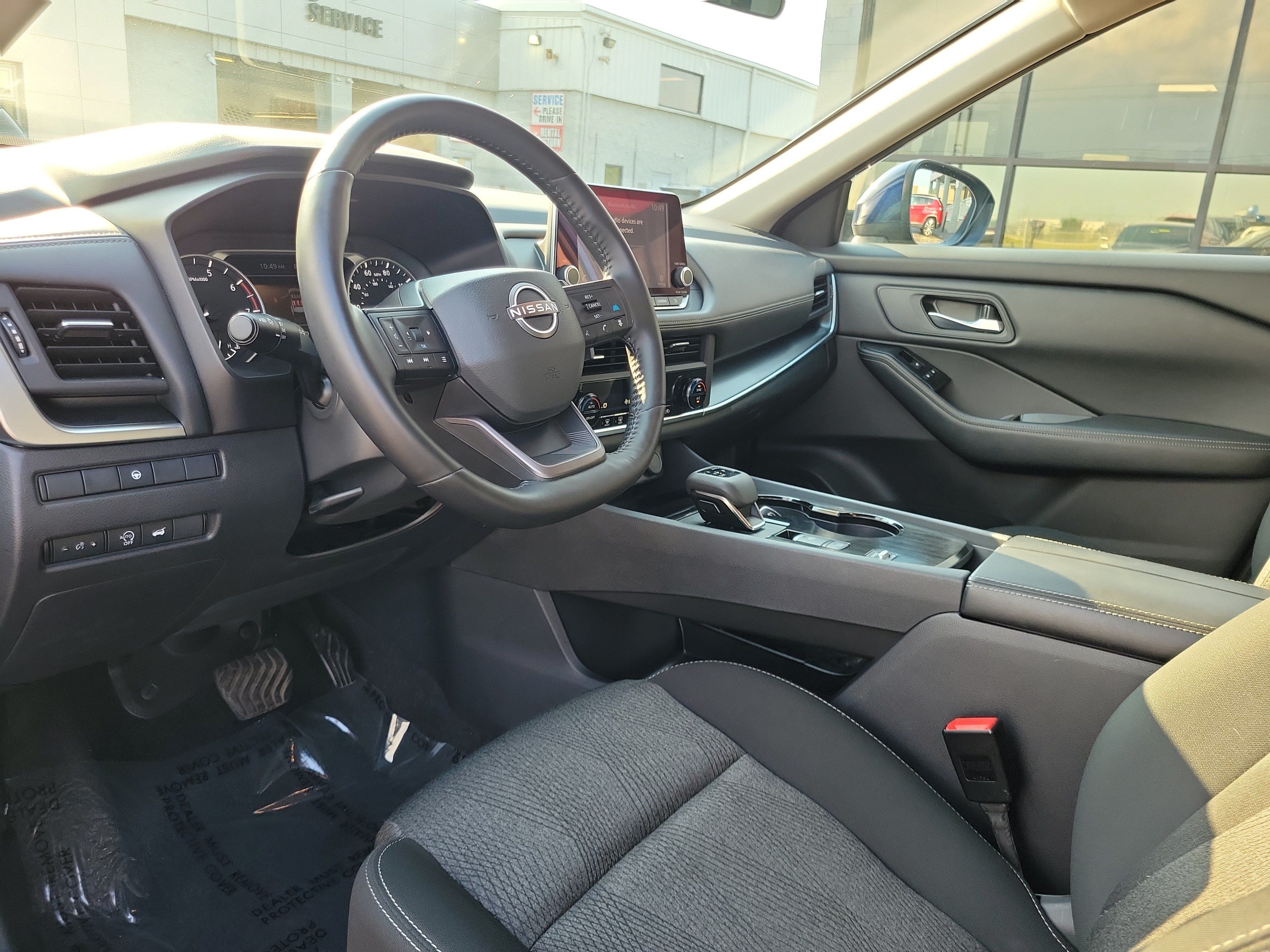 Used 2025 Nissan Rogue SV FWD image 19
