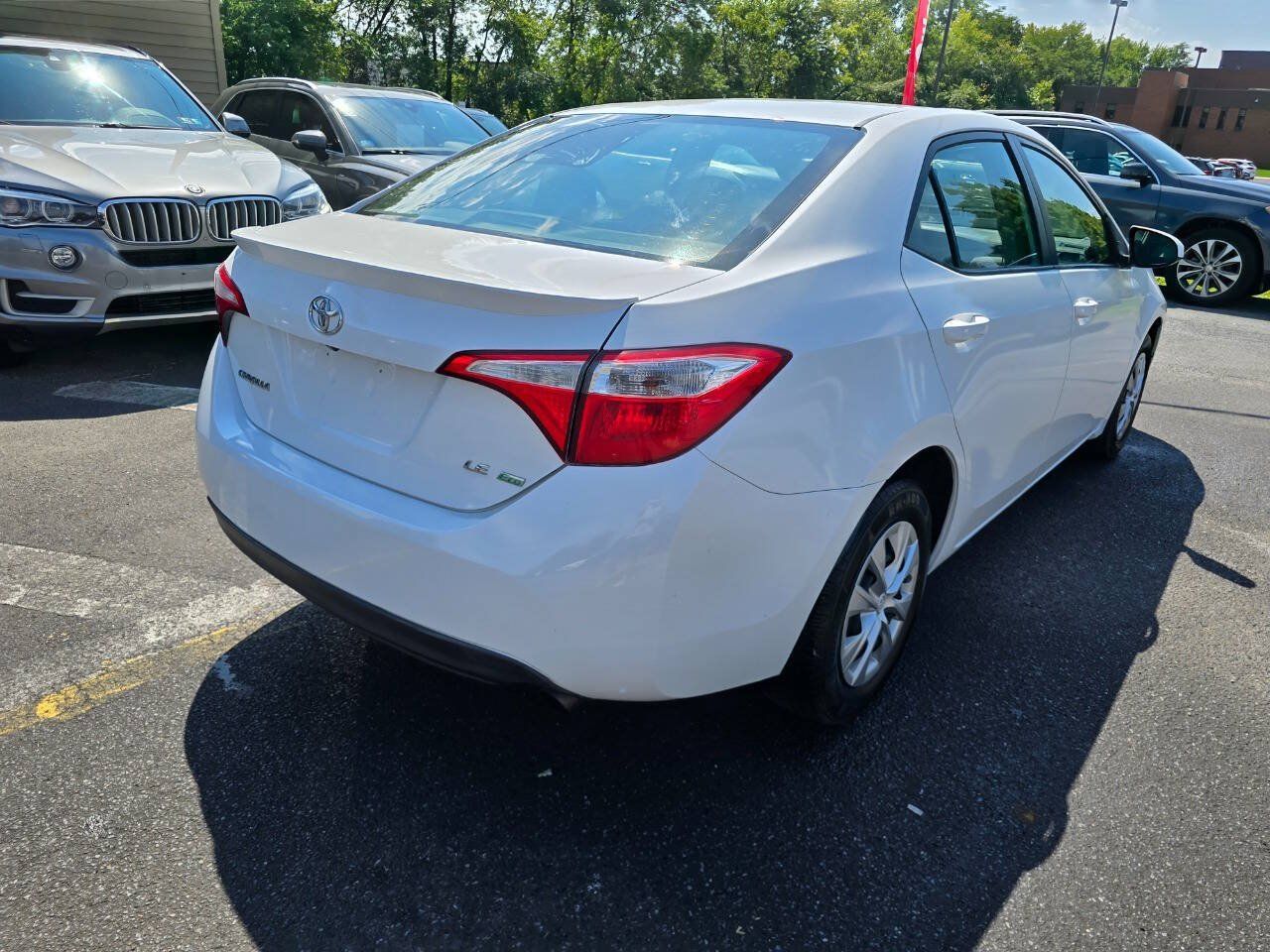 Used 2015 Toyota Corolla LE FWD image 3