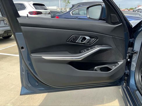 Used 2025 BMW 330i Sedan image 25