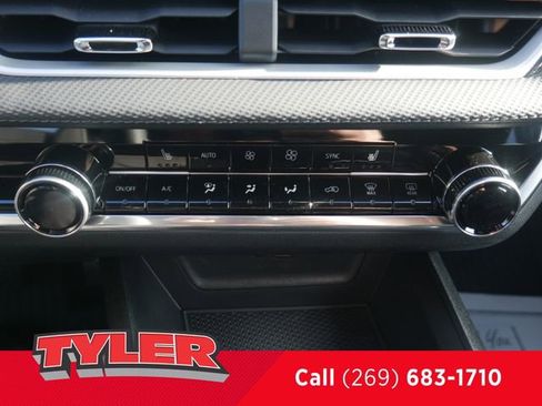 New 2026 Chevrolet Equinox LT w/ Convenience Package II AWD/4WD image 29
