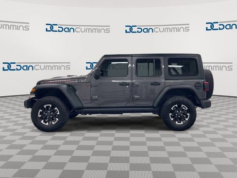 Used 2025 Jeep Wrangler Unlimited Rubicon w/ Convenience Group AWD/4WD image 5