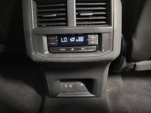 Used 2023 Volkswagen Atlas SE AWD/4WD image 28