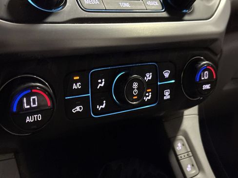 Used 2017 GMC Acadia SLT FWD image 16
