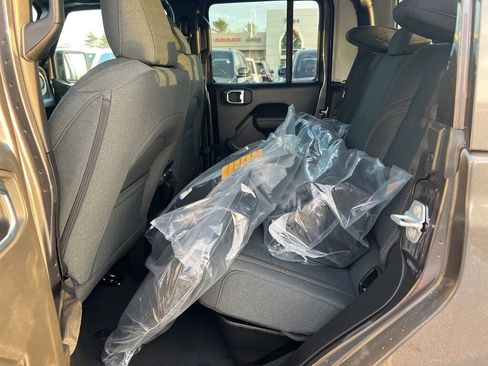 New 2026 Jeep Gladiator Sport image 18