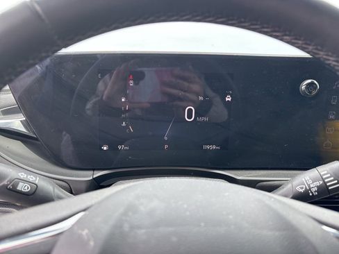 Used 2025 Buick Envista Sport Touring w/ Convenience II Package image 32