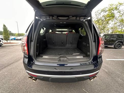 Used 2023 Chevrolet Suburban High Country AWD/4WD image 16