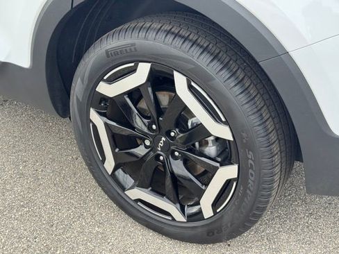 Used 2024 Kia Telluride S image 10