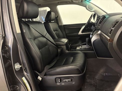 Used 2015 Toyota Land Cruiser AWD/4WD image 45