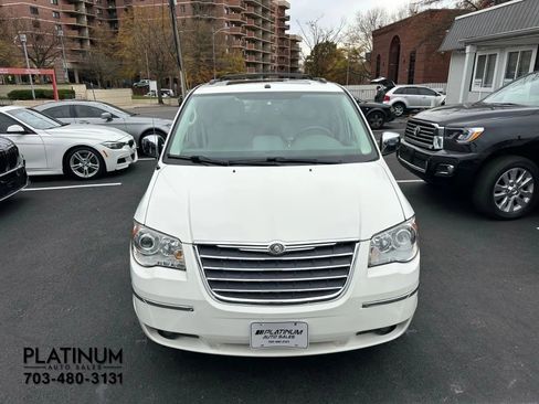 Used 2008 Chrysler Town & Country Limited w/ Entertainment Group #3 image 5