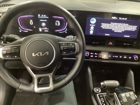 Certified 2023 Kia Sportage EX image 16