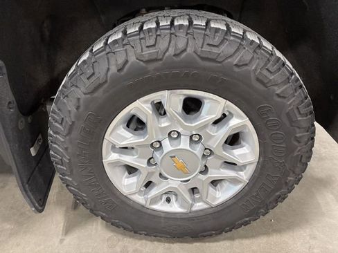 Used 2021 Chevrolet Silverado 2500 LTZ w/ LTZ Convenience Package image 12