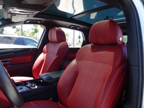 Used 2019 Bentley Bentayga AWD/4WD image 12
