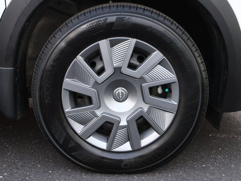 Used 2025 Nissan Kicks S AWD/4WD image 21