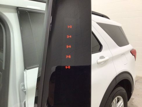 Used 2021 Ford Explorer XLT w/ Equipment Group 202A AWD/4WD image 9