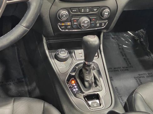 Used 2019 Jeep Cherokee Limited w/ Trailer Tow Group AWD/4WD image 8