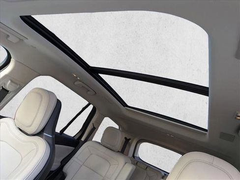 Used 2025 Lincoln Aviator Reserve w/ Luxury Package image 12