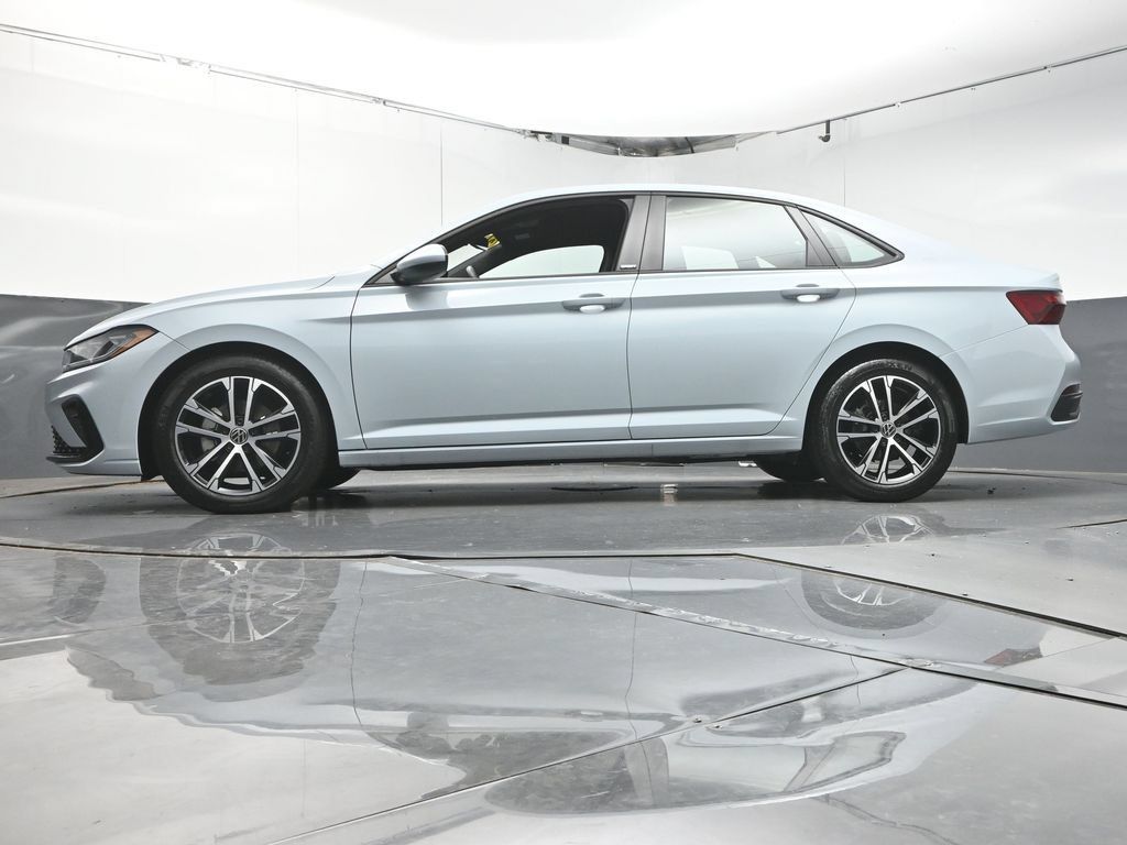 Used 2026 Volkswagen Jetta Sport FWD image 33