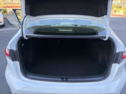 Used 2021 Toyota Corolla LE FWD image 29