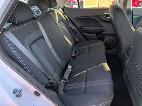 Used 2025 Hyundai Venue SEL image 30