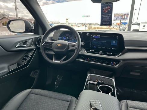 Used 2025 Chevrolet Equinox LT w/ Convenience Package II image 13