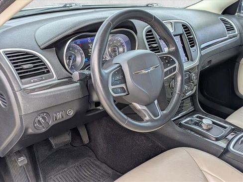Used 2017 Chrysler 300 Limited image 10