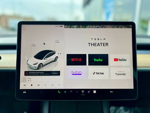 Used 2022 Tesla Model 3 Long Range image 23