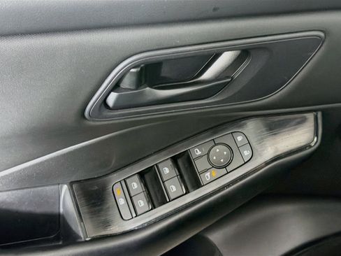 Used 2024 Nissan Rogue S AWD/4WD image 15